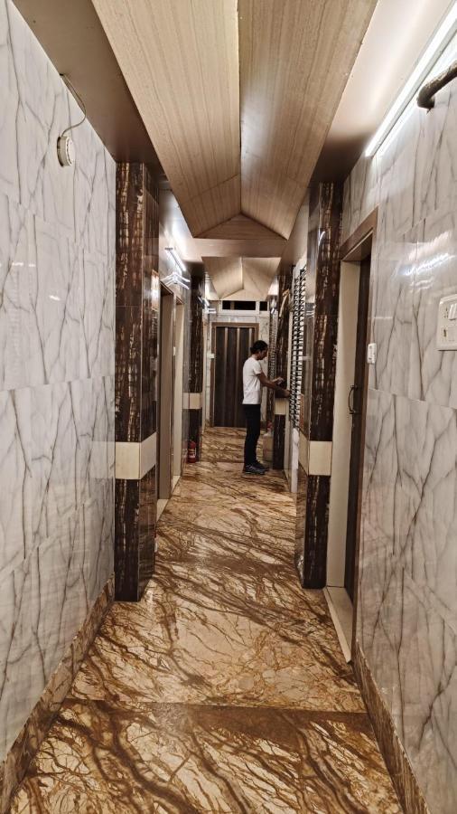 Hotel Oliver Мумбай Екстериор снимка
