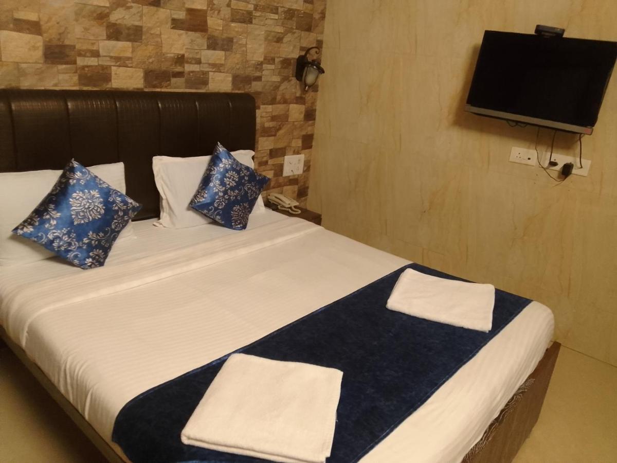 Hotel Oliver Мумбай Екстериор снимка